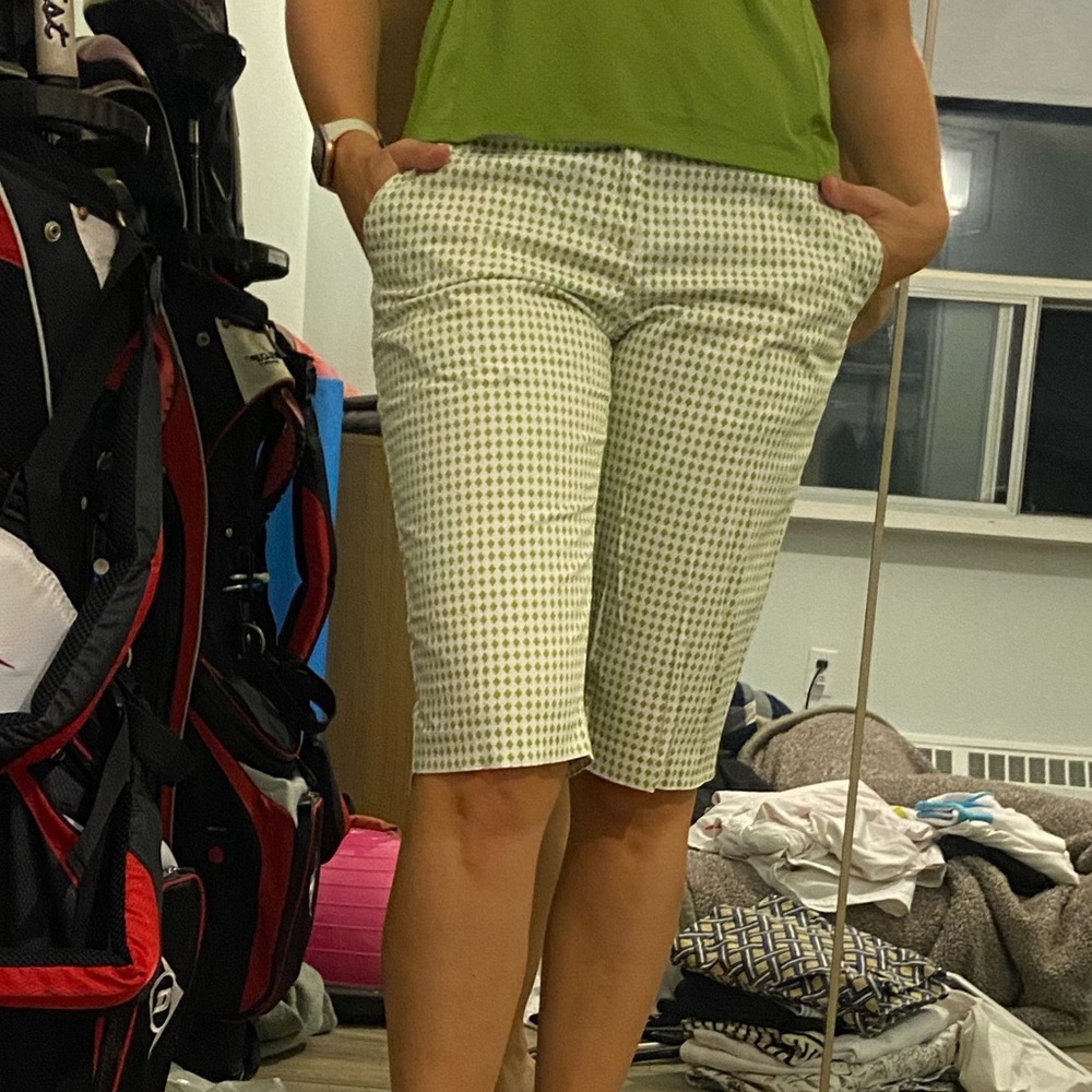 IZOD patterned shorts size 2 green